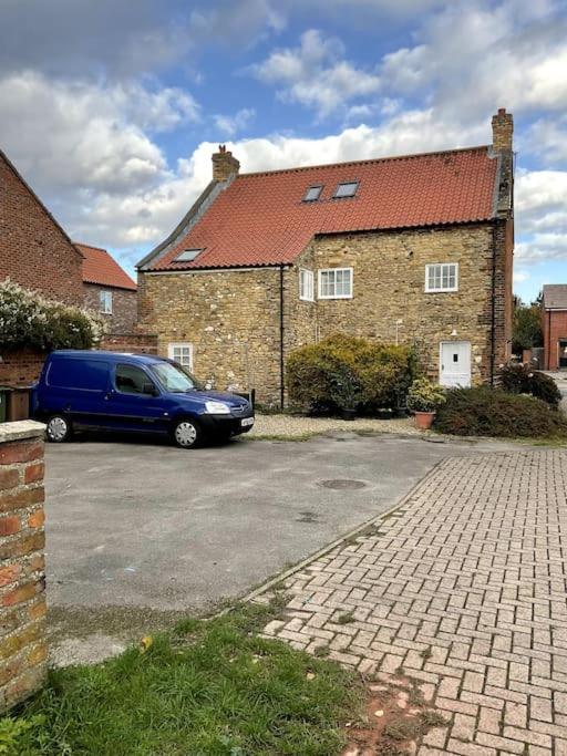 Apt D In Old Grade 2 Converted Farmhouse Market Weighton Exterior photo